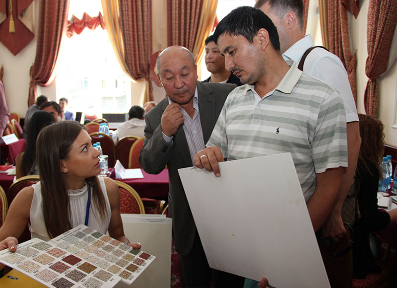 Кыргызские и казахстанские предприниматели за переговорами