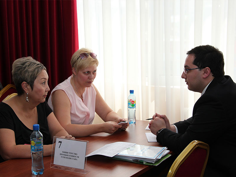 Кыргызстан менен Түркмѳнстандын ишкерлеринин алгачкы форуму