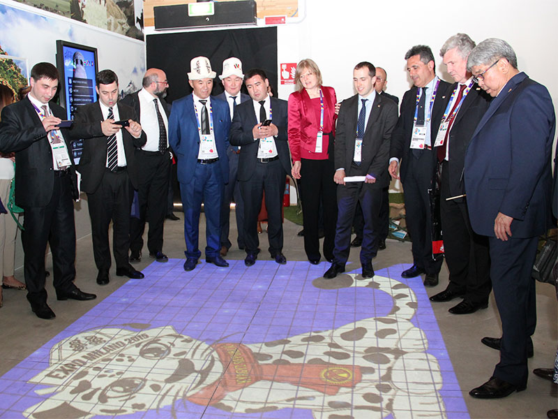 Высокие гости в Национальном павильоне Кыргызской Республики на ЭКСПО-2015