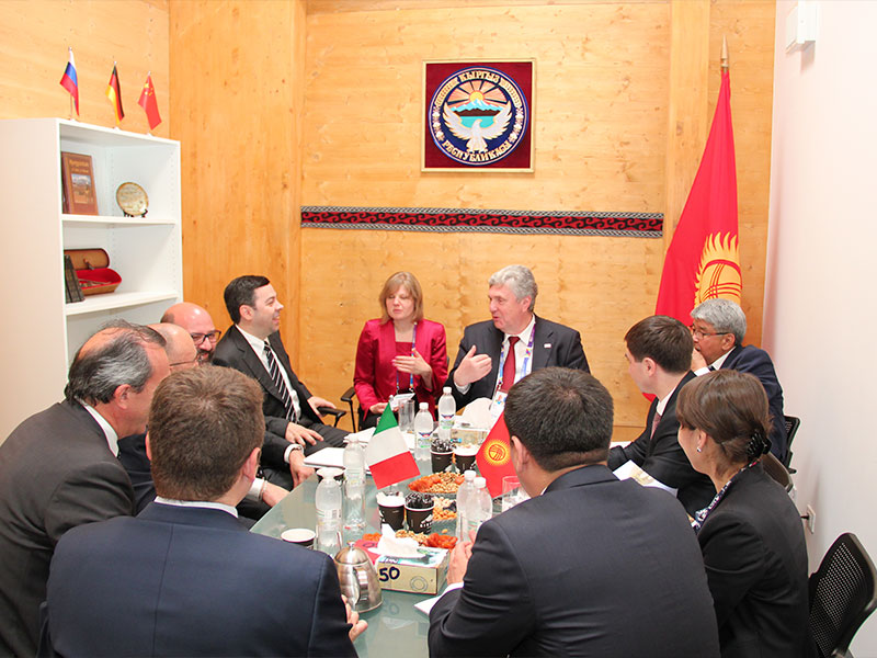 За беседой о возможностях сотрудничества бизнес-кругов Кыргызстана и региона Умбрия Италии