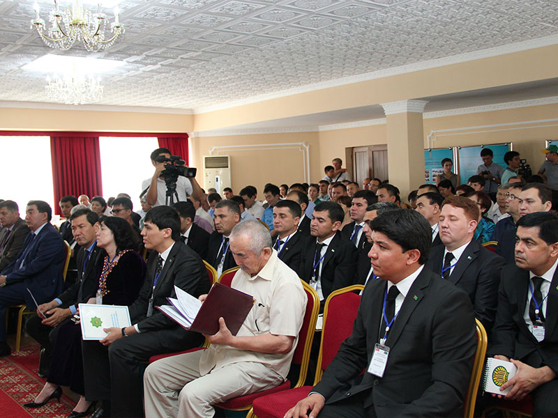 Кыргызстан менен Түркмѳнстандын ишкерлеринин алгачкы форуму