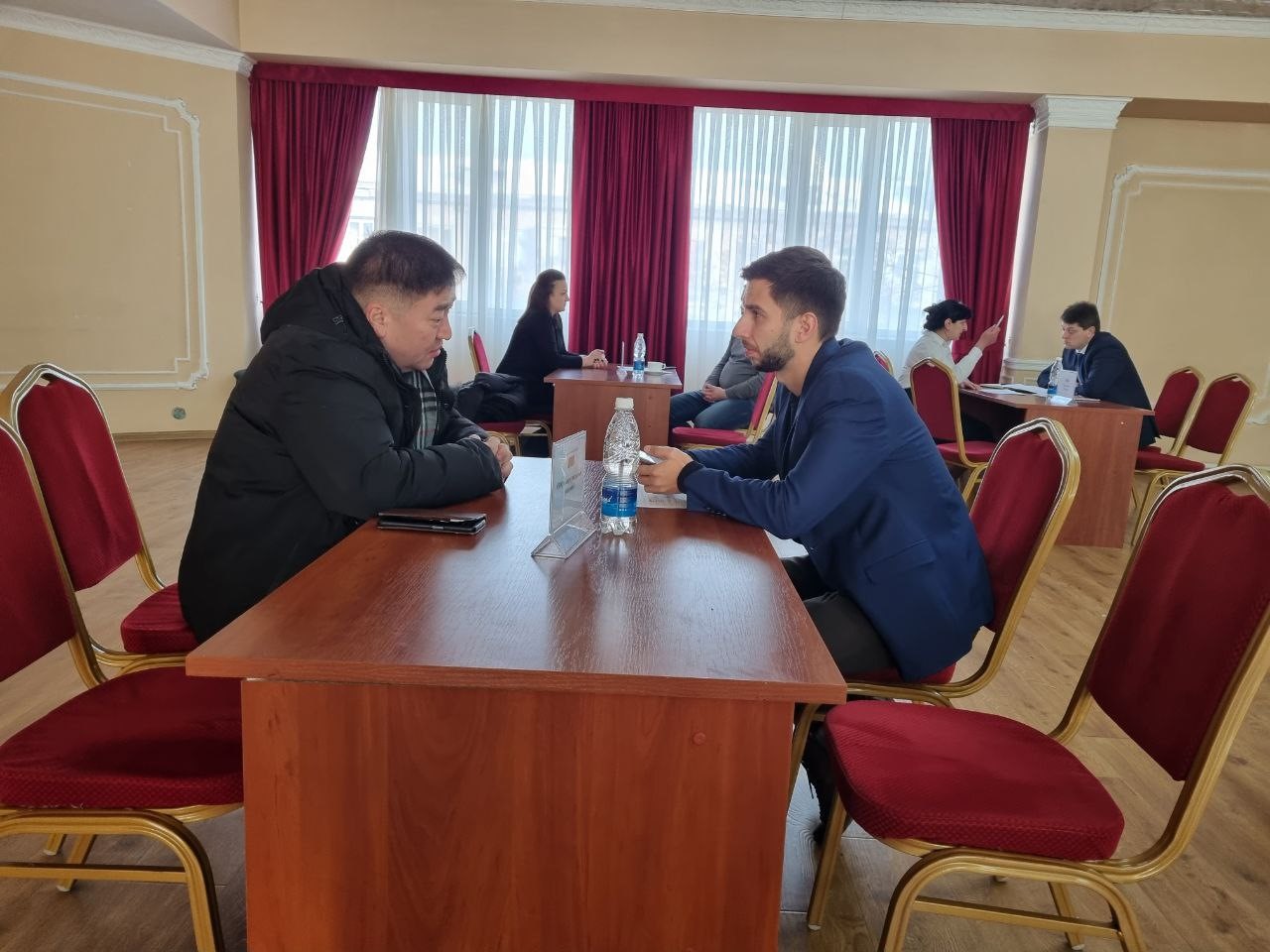 Кыргыз Республикасынын Соода-өнөр жай палатасы Белорус Соода-өнөр жай палатасынын Минск бөлүмү менен бирдикте эки өлкөнүн ишкерлери үчүн иштиктүү форум өткөрдү. 