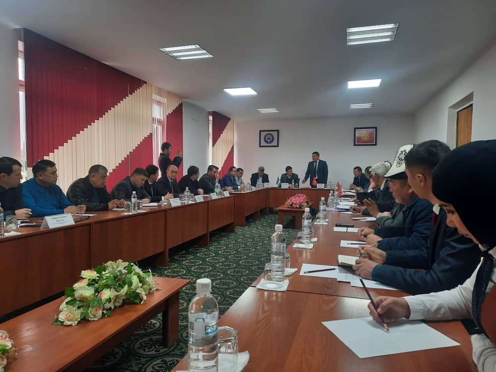 Соода өнөр жай палатасынын Баткен облусу боюнча өкүлү Эркин Бекиев Өзбекстан Республикасынын Фергана облусунун акимчилигинин өкүлдөрү, ошондой эле Соода-өнөр жай палатасынын Өзбекстандын Фергана облустук бөлүмүнүн өкүлү менен жолугушту.