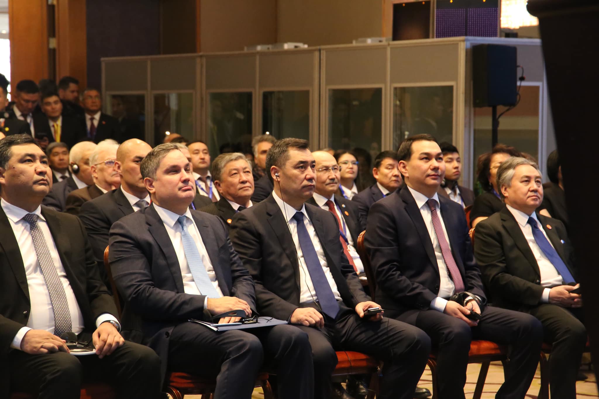 Венгрияда “Кыргызстан-Венгрия” бизнес-форуму өтүп, ага Кыргыз Республикасынын Президенти Садыр Жапаров катышты