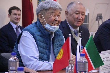 Бүгүн, 2021-ж. 18-ноябрында КРнын Соода- өнөр жай палатасында жетекчилик менен Татарстандын премьер-министринин орун басары баш болгон бизнес-делегациянын жолугушуусу өттү