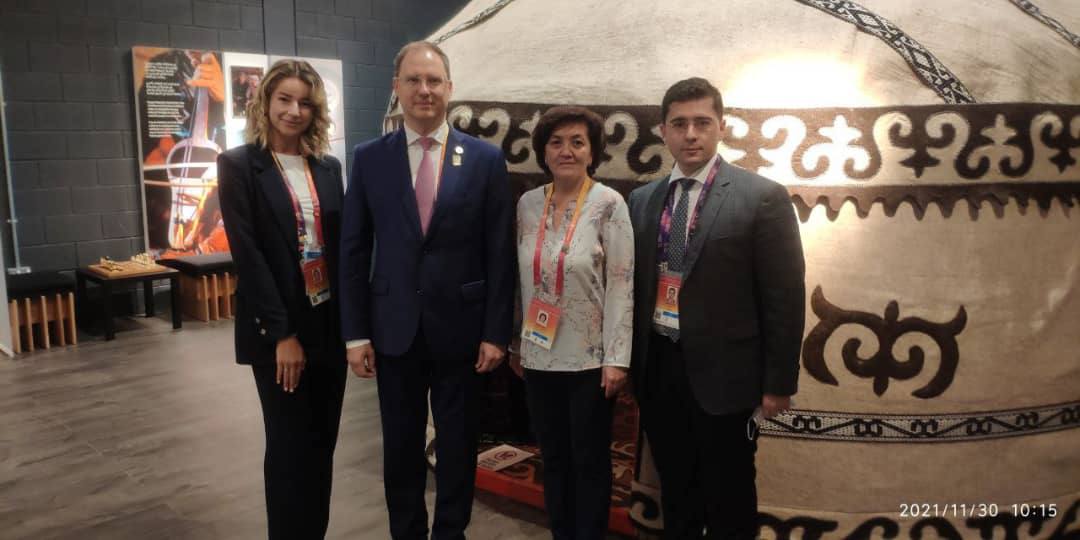 ЭКСПО-2020 Дүйнөлүк көргөзмөсүндө Россия Федерациясынын павильонунун Генералдык комиссары Кыргызстандын экспозициясын көрүп чыкты
